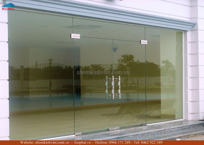 Cửa kính thủy lực 10mm